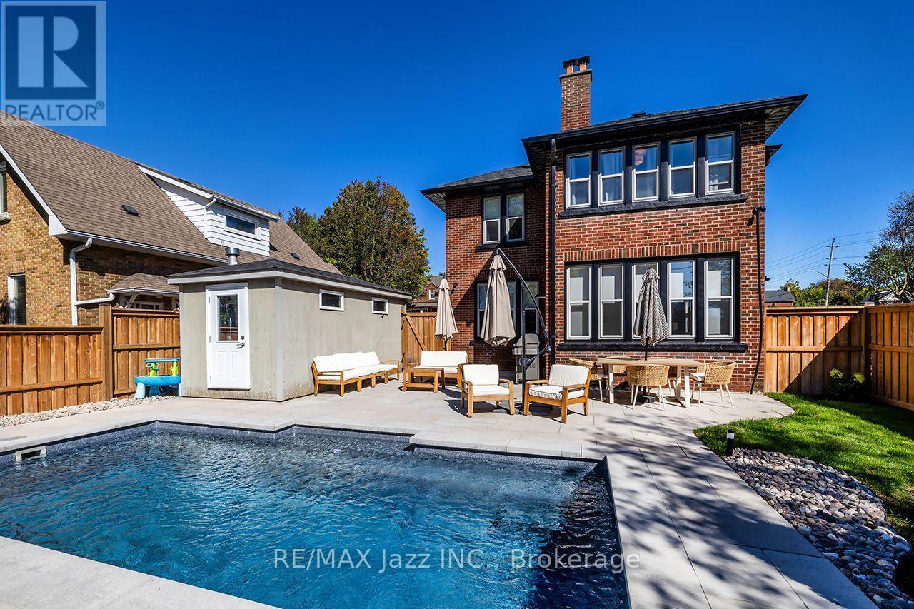 142 Adelaide Avenue W, Oshawa (O'Neill), ON