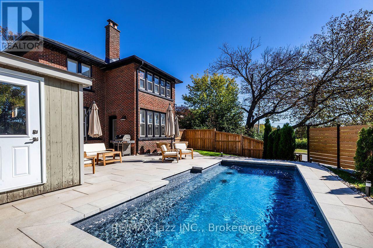 142 Adelaide Avenue W, Oshawa (O'Neill), ON