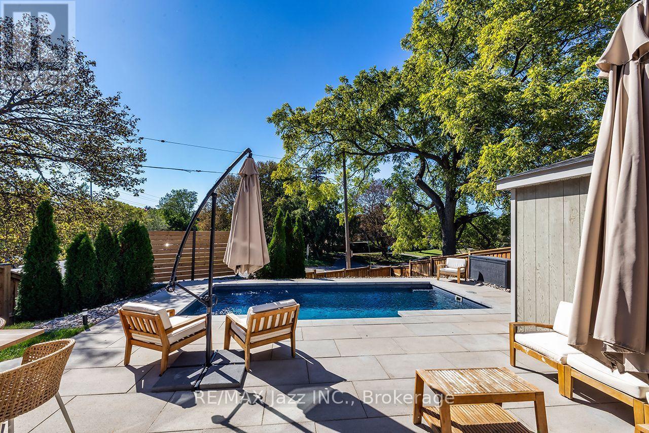 142 Adelaide Avenue W, Oshawa (O'Neill), ON
