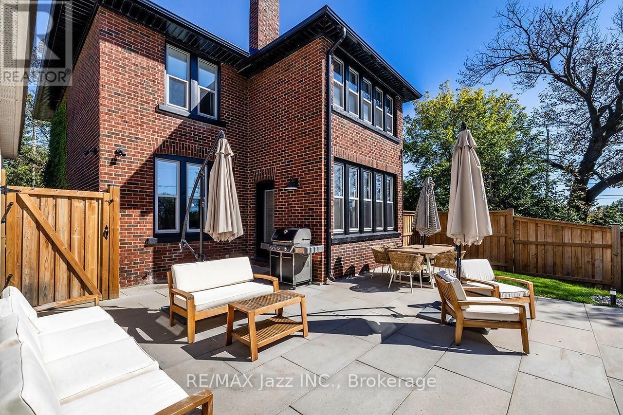 142 Adelaide Avenue W, Oshawa (O'Neill), ON