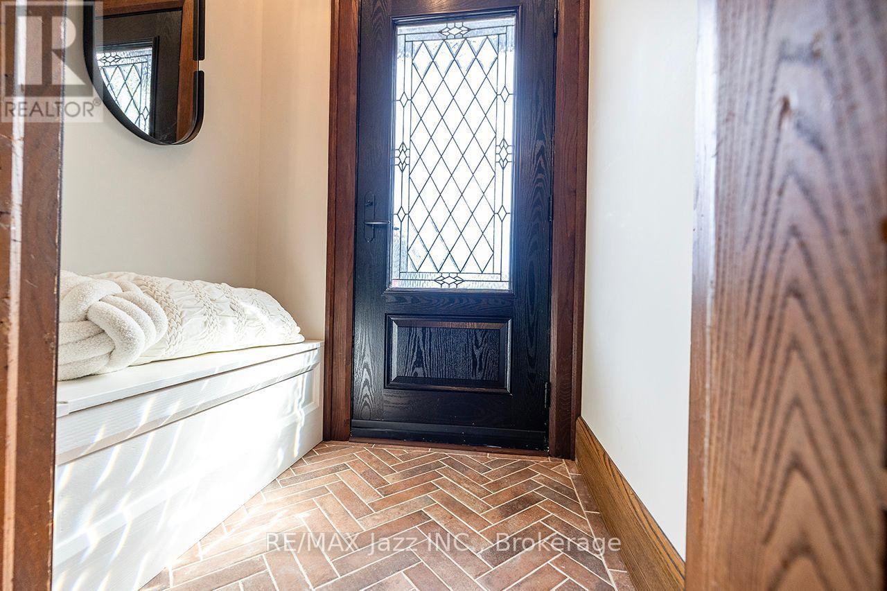 142 Adelaide Avenue W, Oshawa (O'Neill), ON