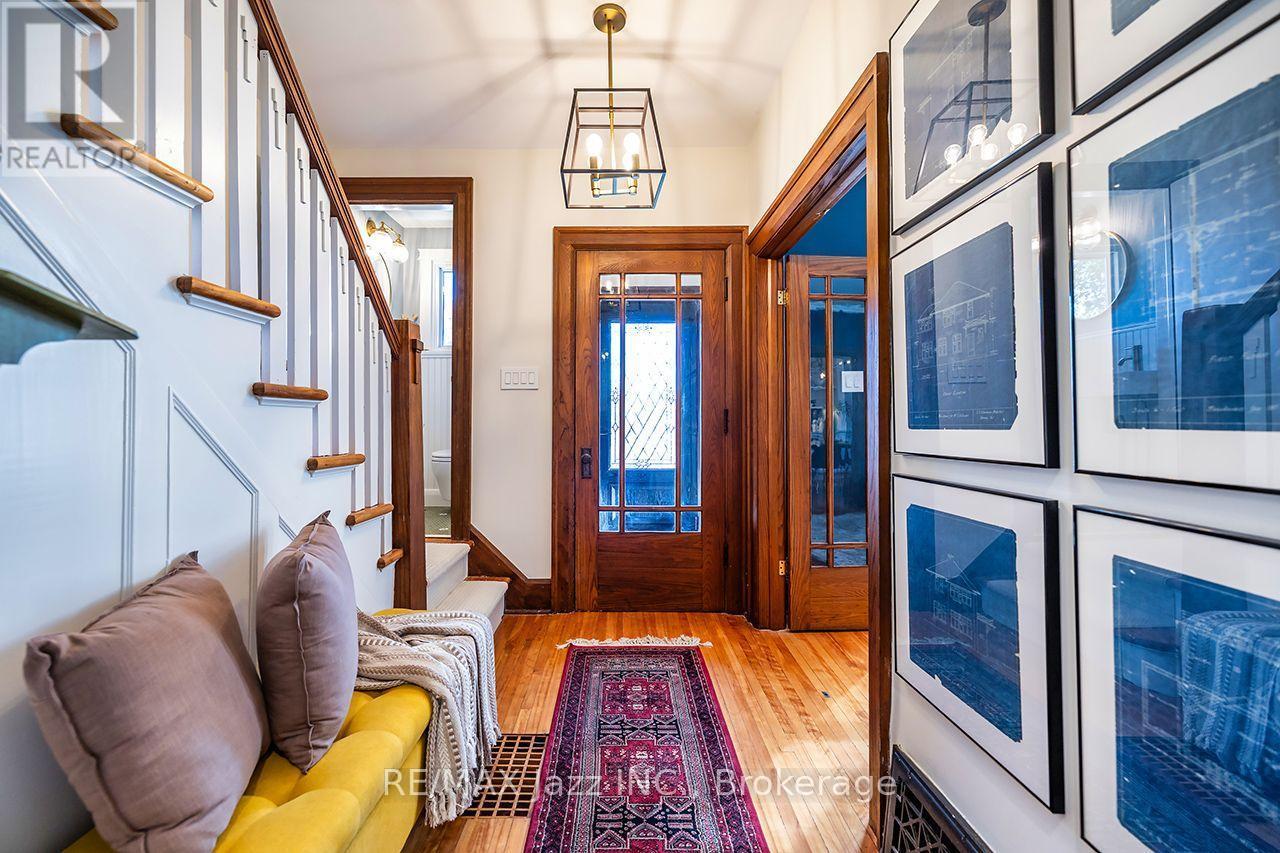 142 Adelaide Avenue W, Oshawa (O'Neill), ON
