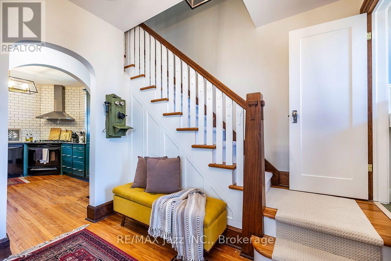 142 Adelaide Avenue W, Oshawa (O'Neill), ON