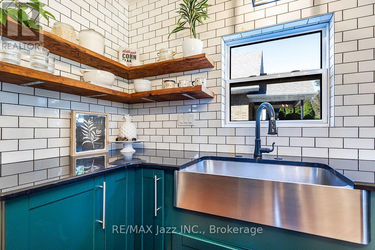 142 Adelaide Avenue W, Oshawa (O'Neill), ON