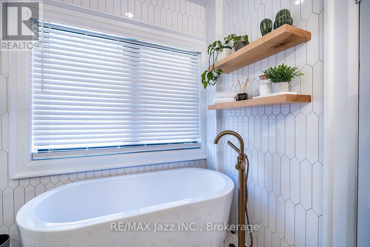 142 Adelaide Avenue W, Oshawa (O'Neill), ON