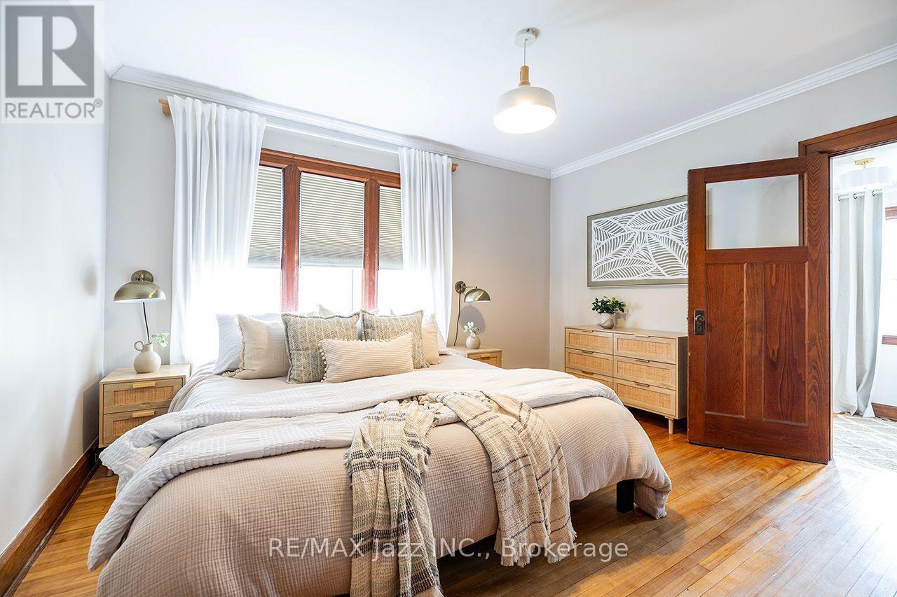 142 Adelaide Avenue W, Oshawa (O'Neill), ON