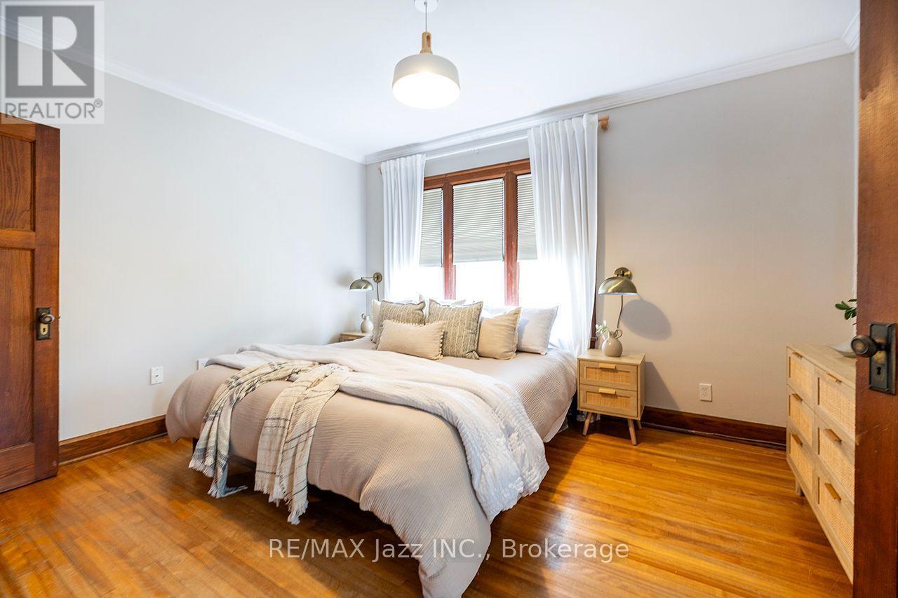 142 Adelaide Avenue W, Oshawa (O'Neill), ON