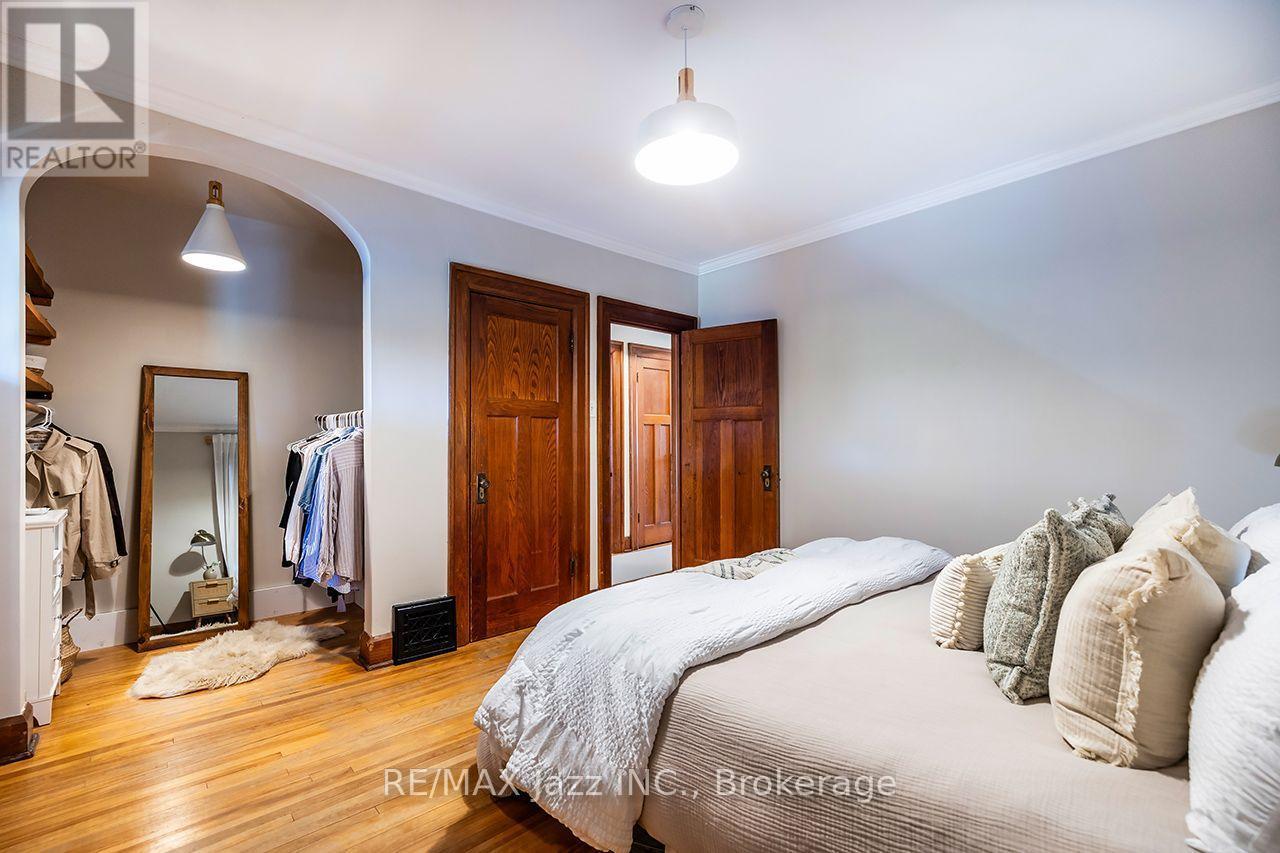 142 Adelaide Avenue W, Oshawa (O'Neill), ON