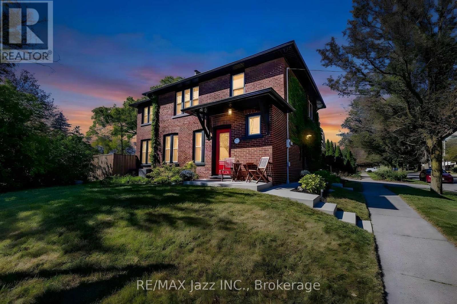 142 Adelaide Avenue W, Oshawa (O'Neill), ON