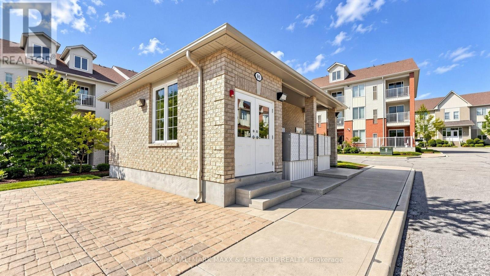 2 - 92 Petra Way, Whitby, ON