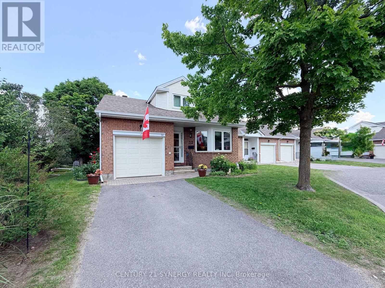 Exterior Front - 16 - 32 Innesbrook Court, Ottawa, ON