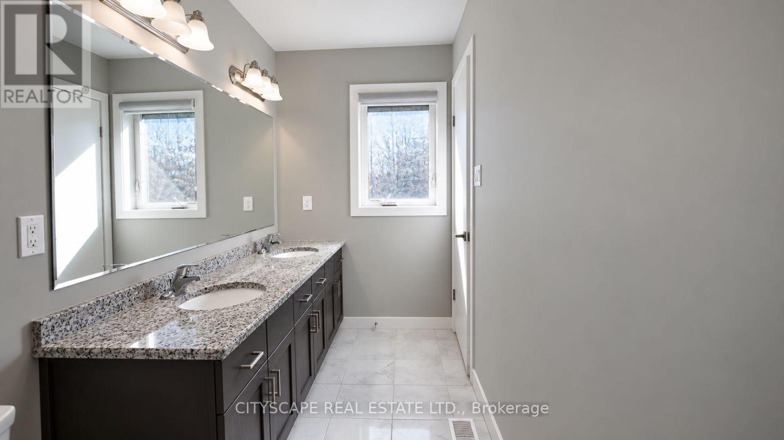 908 Robert Ferrie Drive, Kitchener, ON