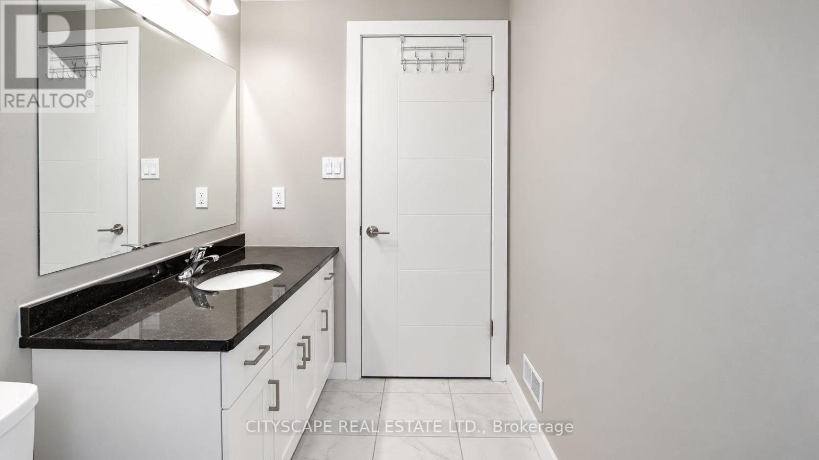 908 Robert Ferrie Drive, Kitchener, ON