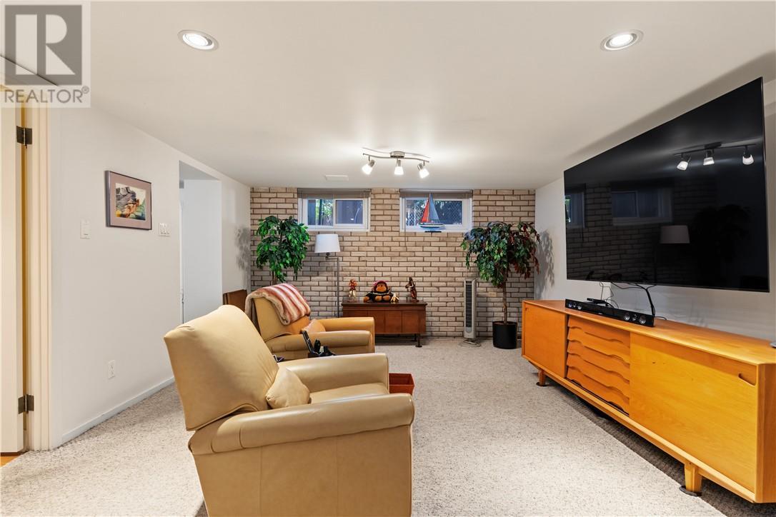 1243 Hawthorne Drive, Sudbury, ON