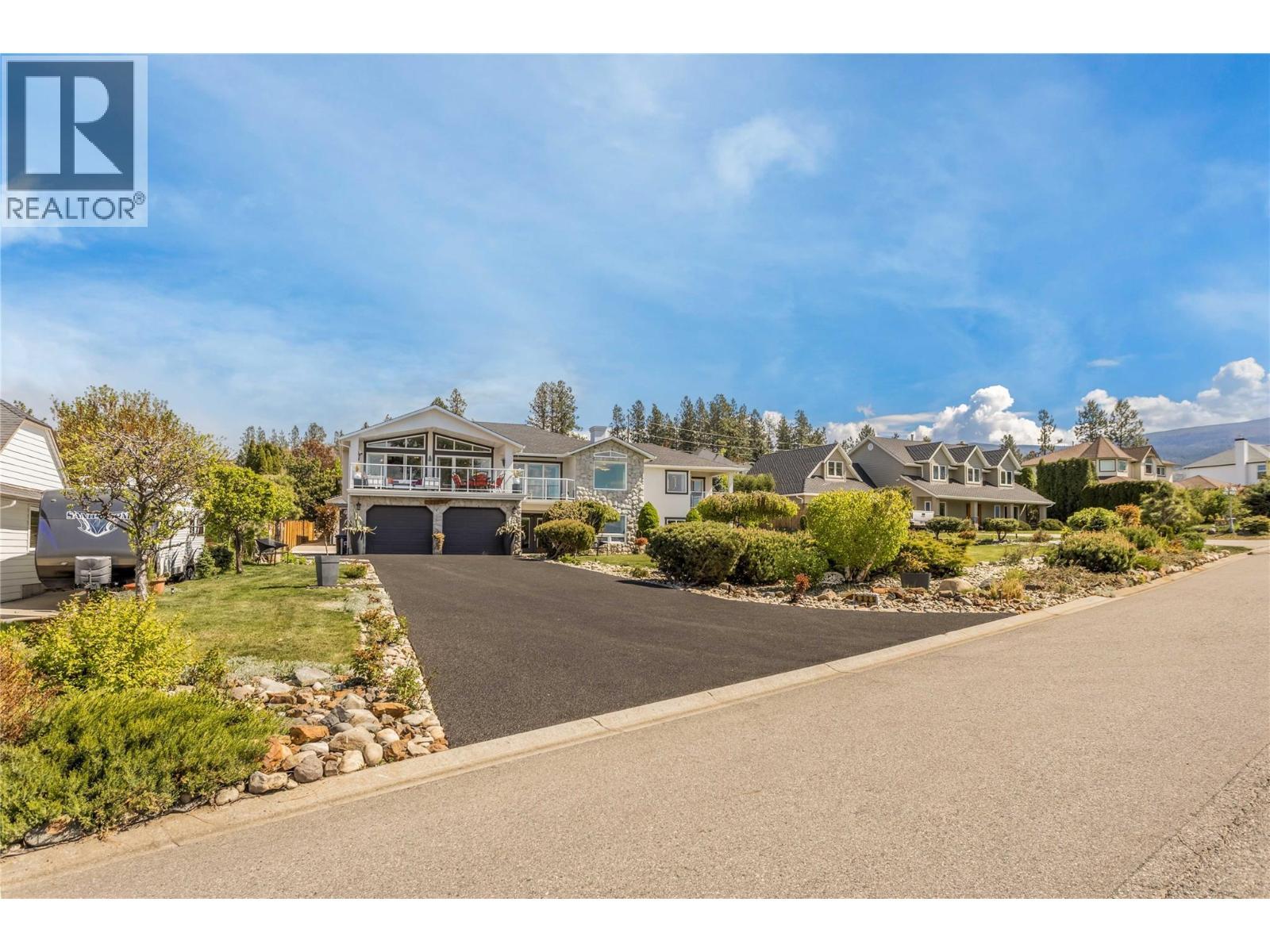 Tons of parking - 4325 Takla Road, Kelowna, BC