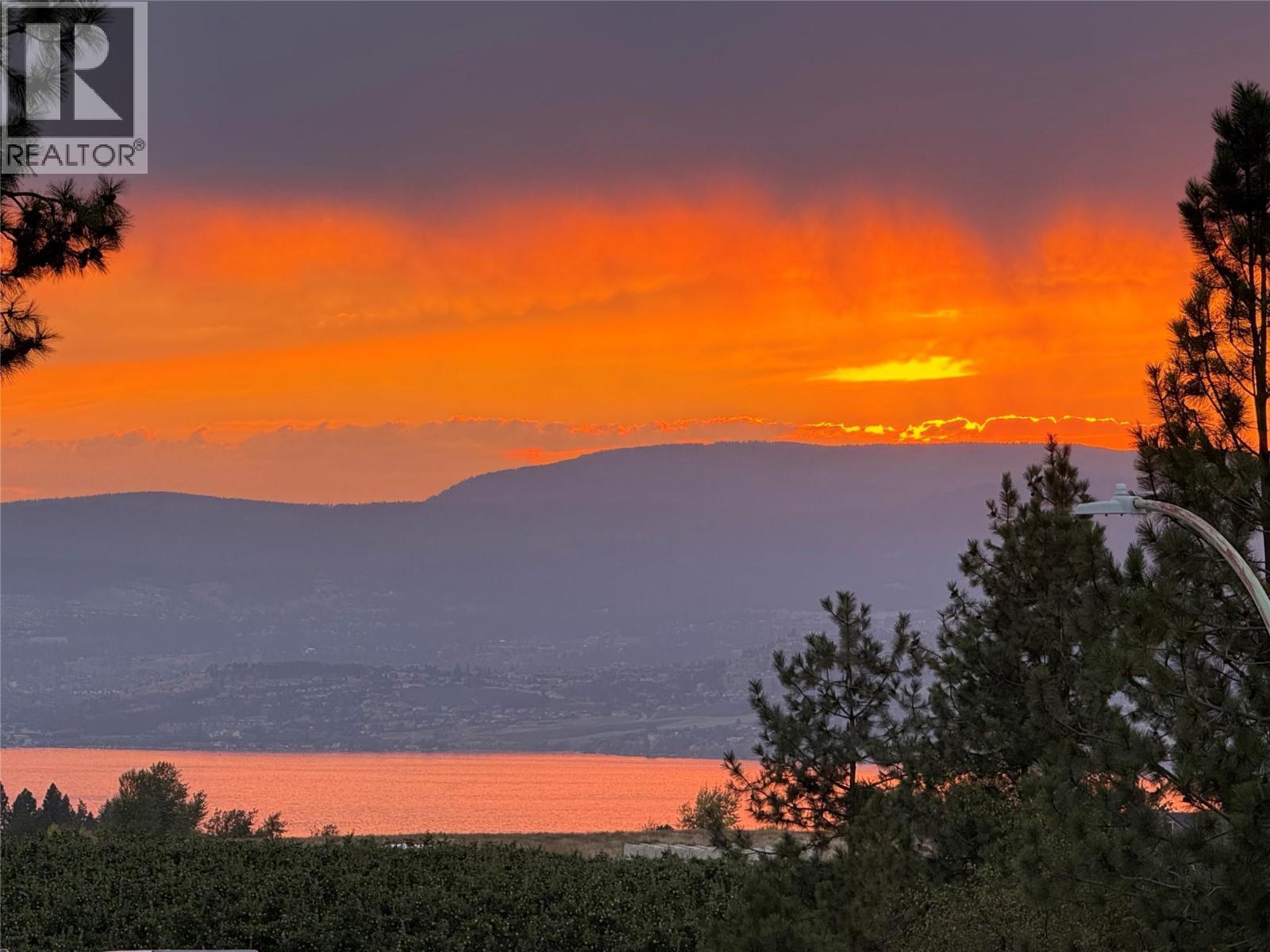 Amazing sunsets - 4325 Takla Road, Kelowna, BC