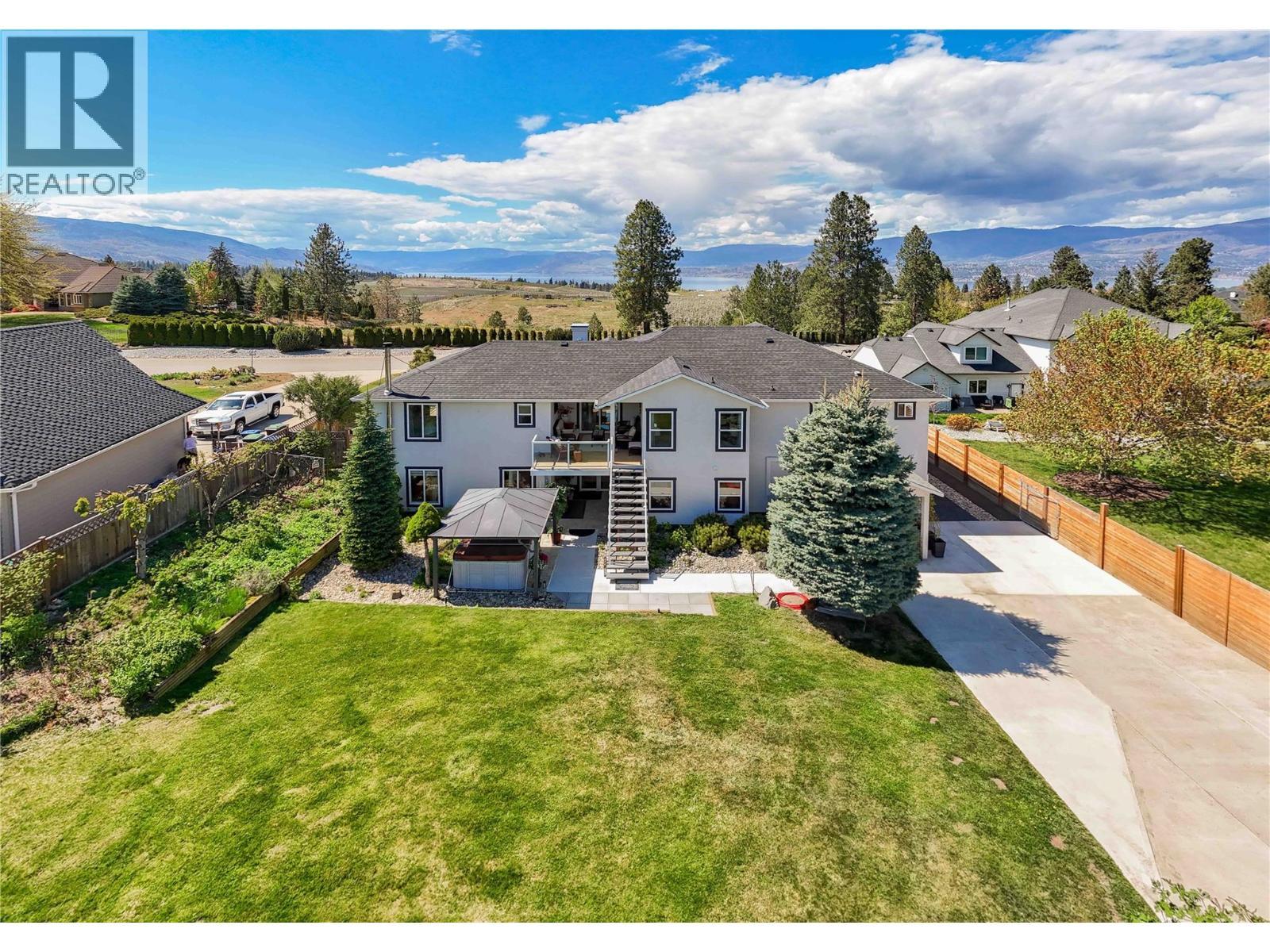 Lots of room fot the swimming pool - 4325 Takla Road, Kelowna, BC