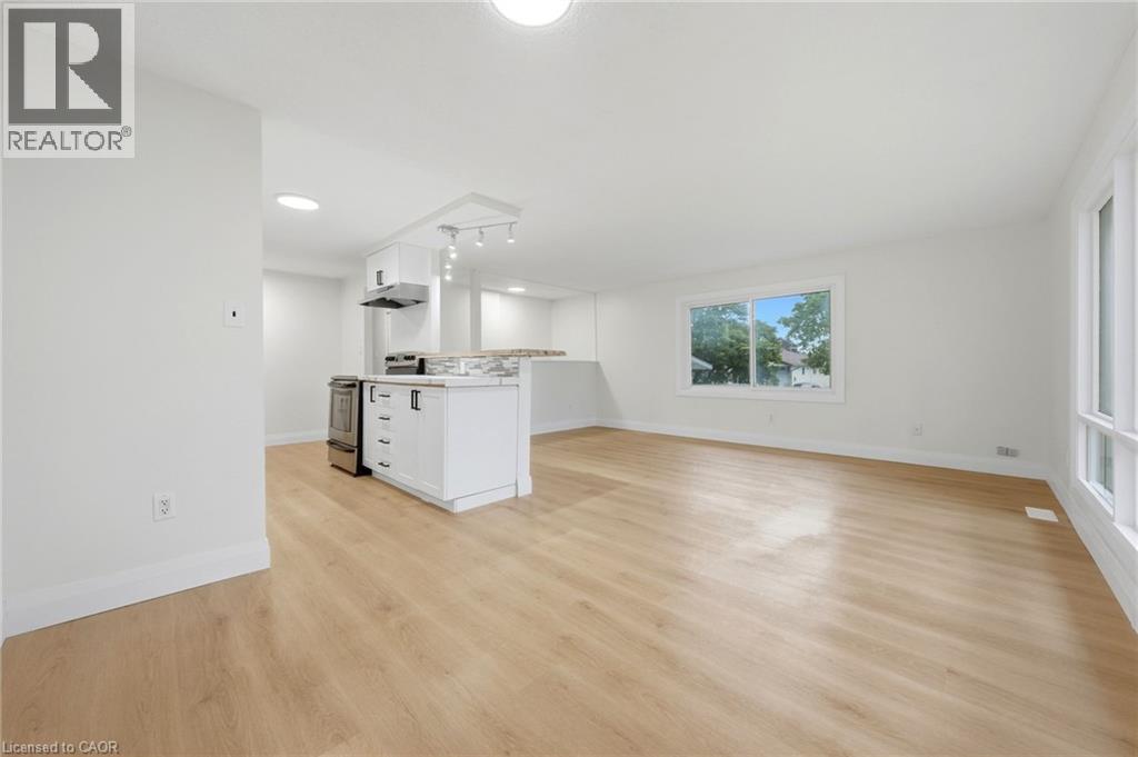 Bright open concept main floor living/dining - 3 Manley Crescent, Thorold, ON