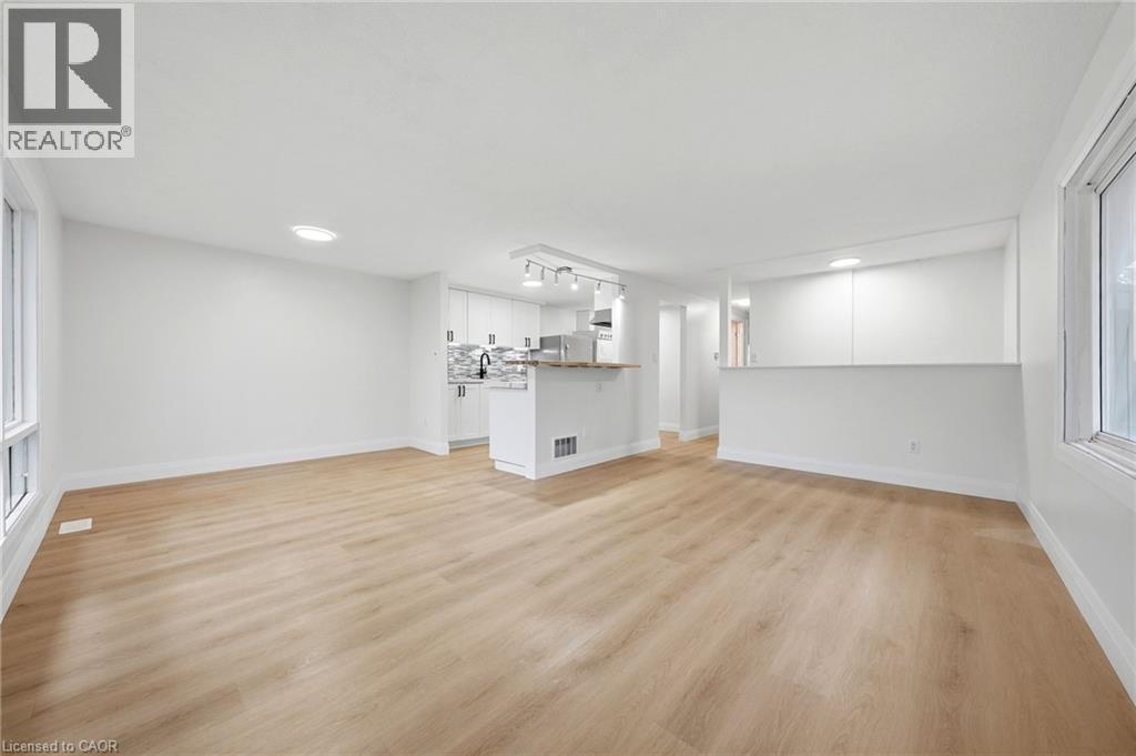 Bright open concept main floor living/dining - 3 Manley Crescent, Thorold, ON