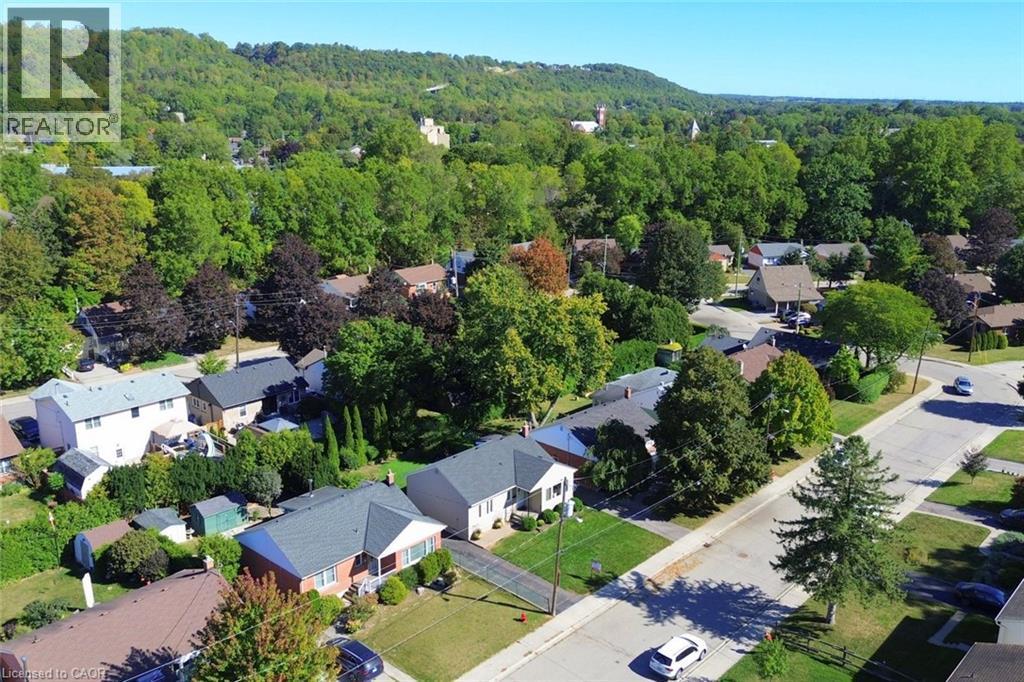31 Kemp Drive, Hamilton, ON