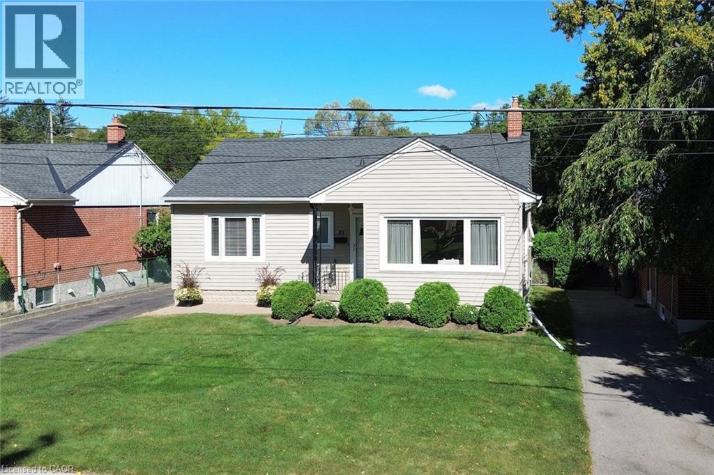 31 Kemp Drive, Hamilton, ON