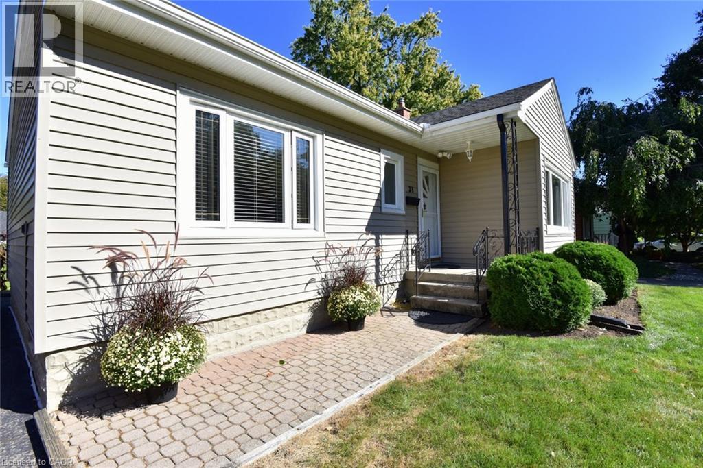 31 Kemp Drive, Hamilton, ON