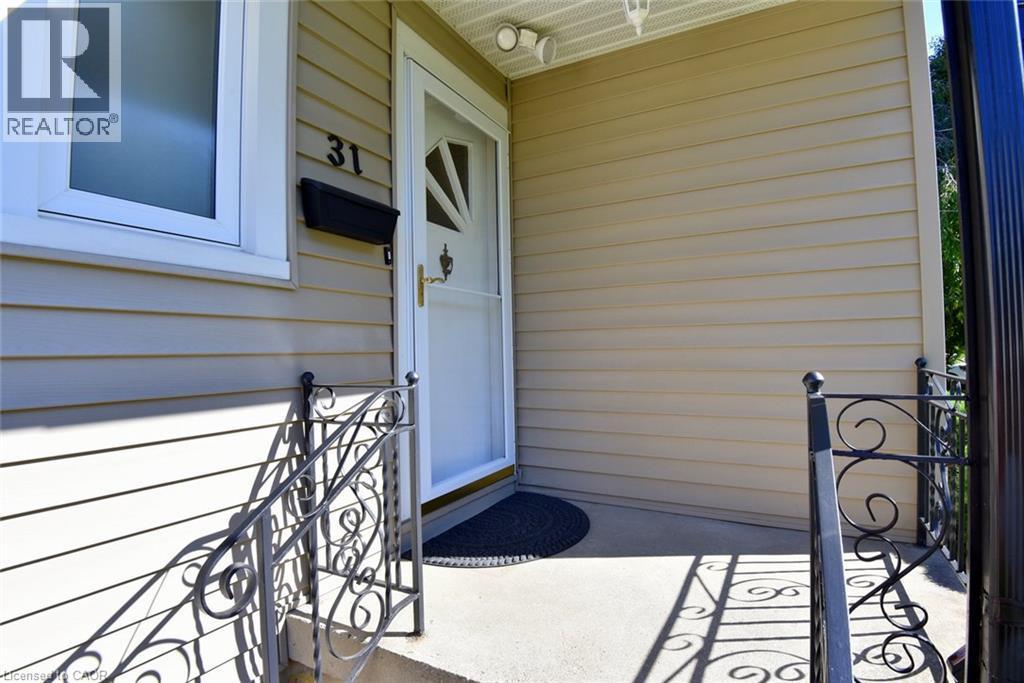 31 Kemp Drive, Hamilton, ON