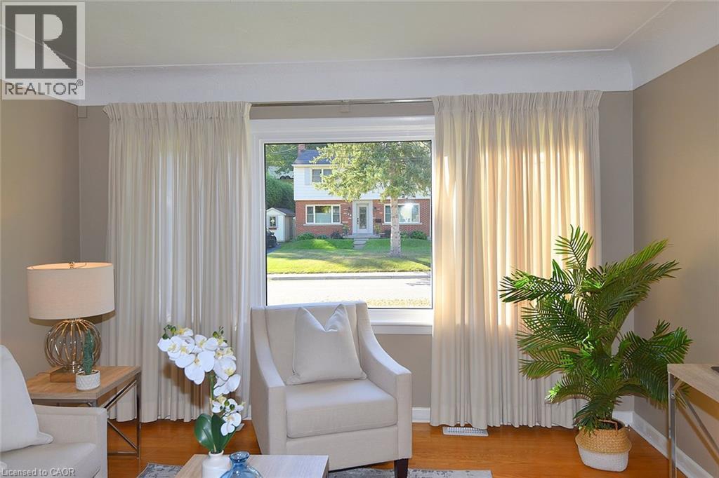 31 Kemp Drive, Hamilton, ON
