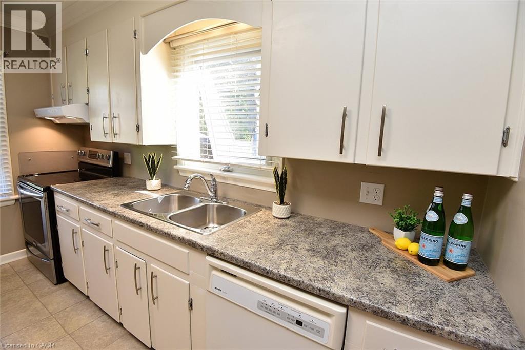 31 Kemp Drive, Hamilton, ON