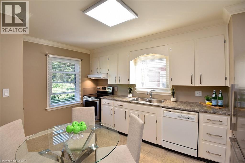 31 Kemp Drive, Hamilton, ON