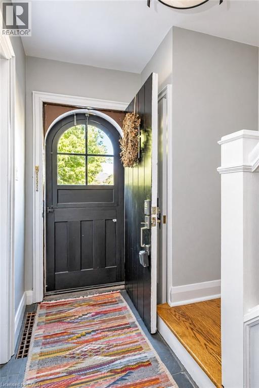 208 Cline Avenue N, Hamilton, ON