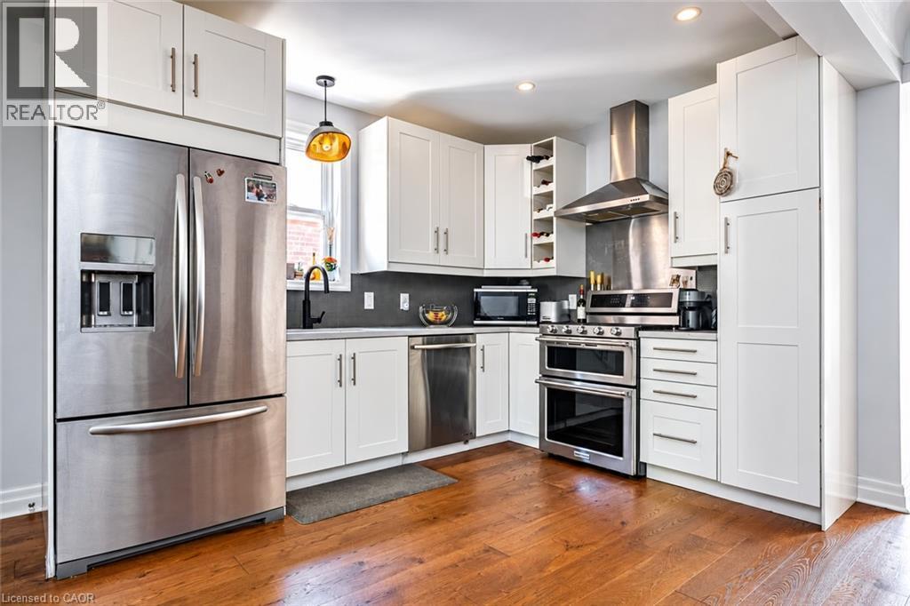 208 Cline Avenue N, Hamilton, ON