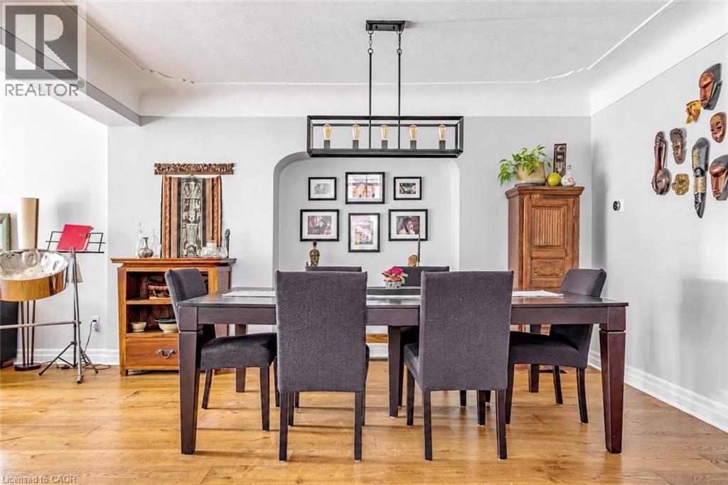 208 Cline Avenue N, Hamilton, ON
