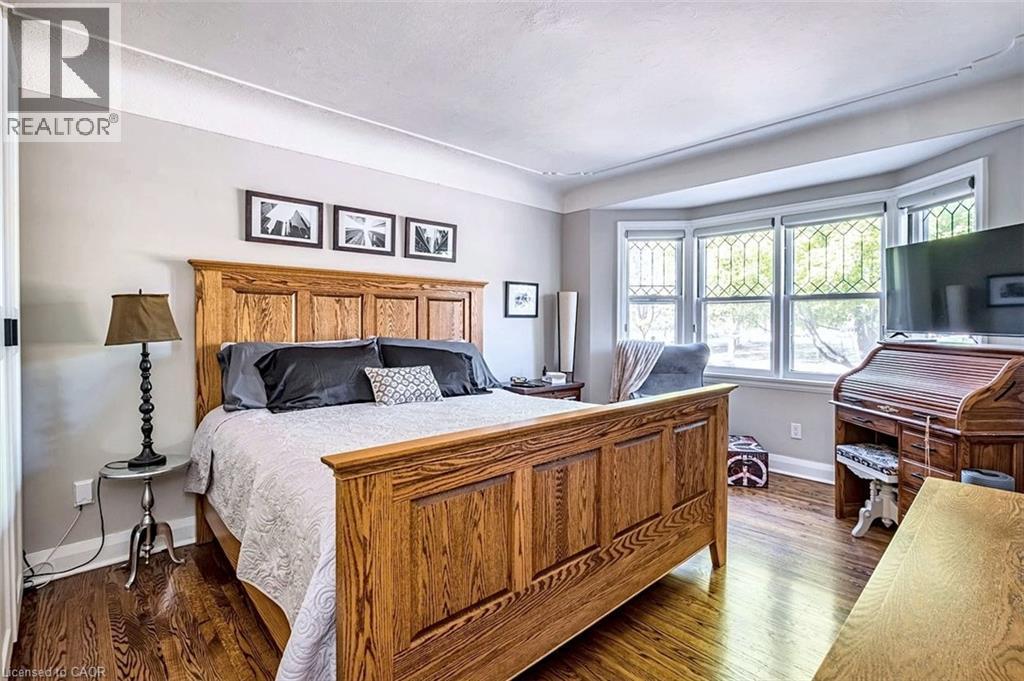 208 Cline Avenue N, Hamilton, ON