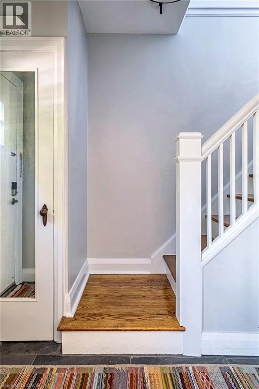 208 Cline Avenue N, Hamilton, ON