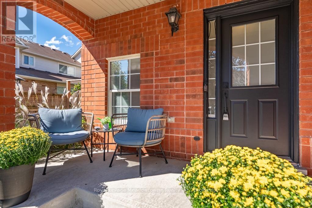 407 Baverstock Crescent, Milton (Cl Clarke), ON