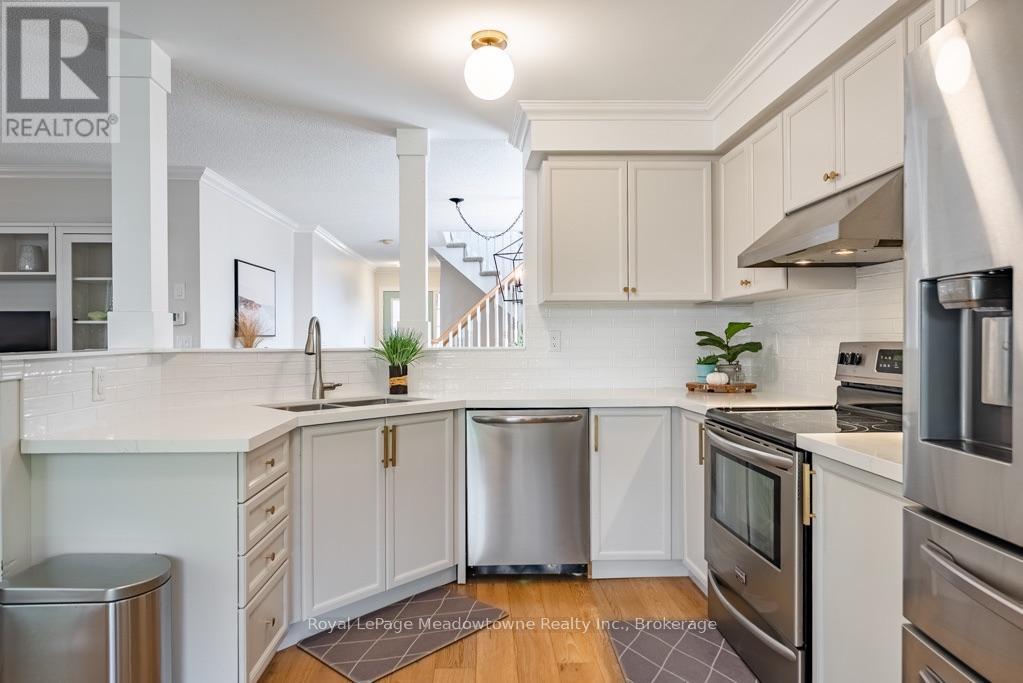 407 Baverstock Crescent, Milton (Cl Clarke), ON