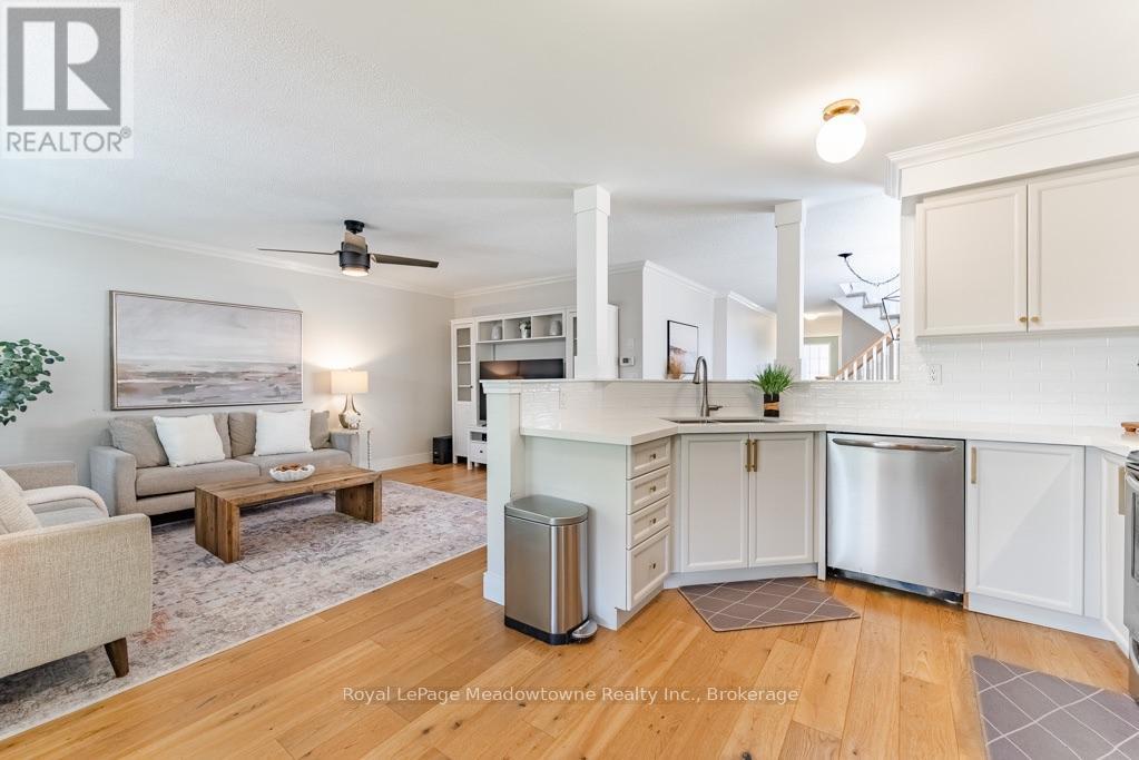 407 Baverstock Crescent, Milton (Cl Clarke), ON