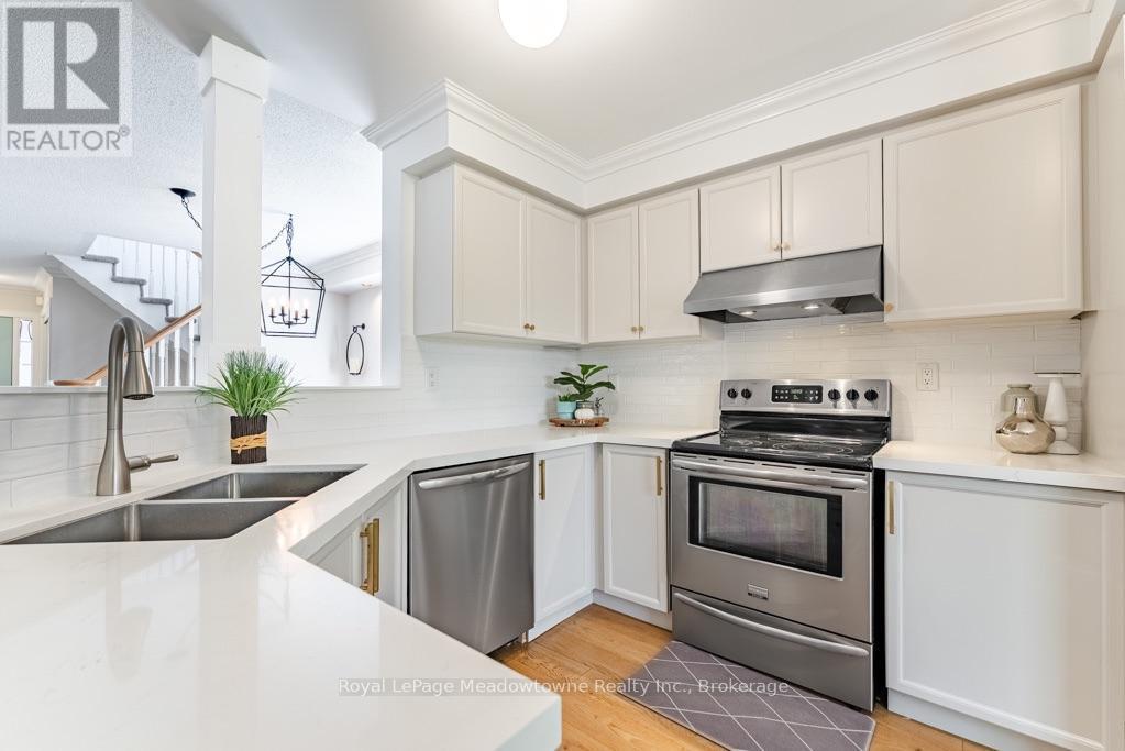 407 Baverstock Crescent, Milton (Cl Clarke), ON
