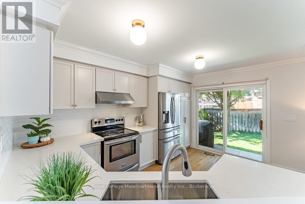 407 Baverstock Crescent, Milton (Cl Clarke), ON