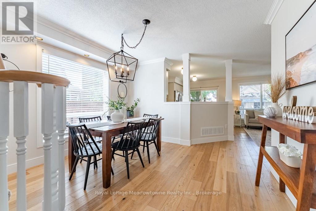 407 Baverstock Crescent, Milton (Cl Clarke), ON