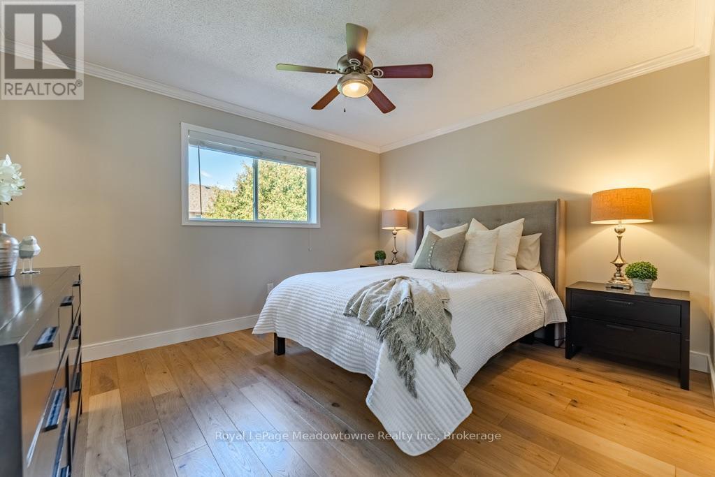 407 Baverstock Crescent, Milton (Cl Clarke), ON