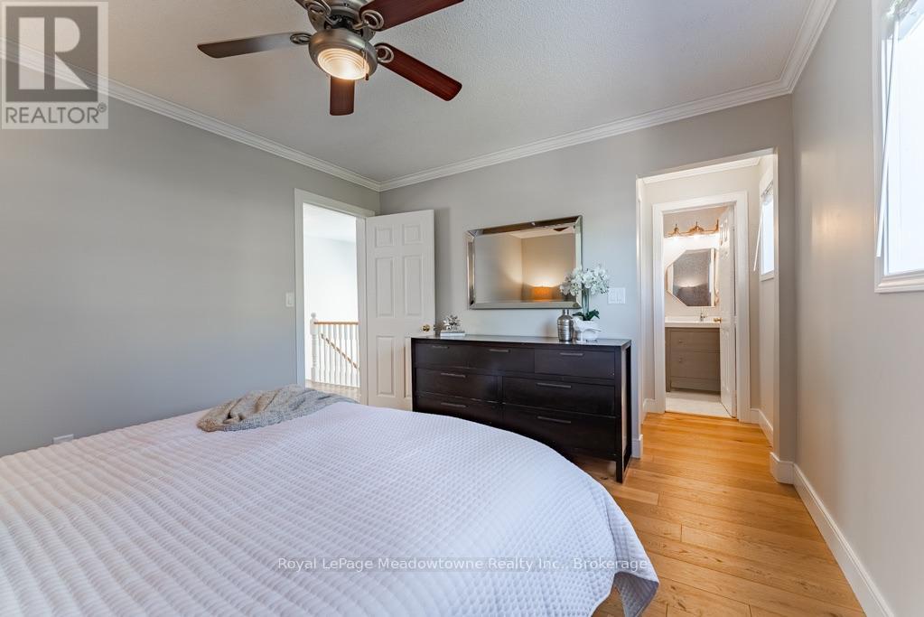 407 Baverstock Crescent, Milton (Cl Clarke), ON