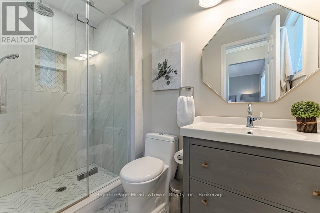 407 Baverstock Crescent, Milton (Cl Clarke), ON
