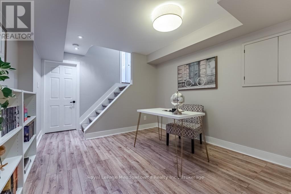 407 Baverstock Crescent, Milton (Cl Clarke), ON