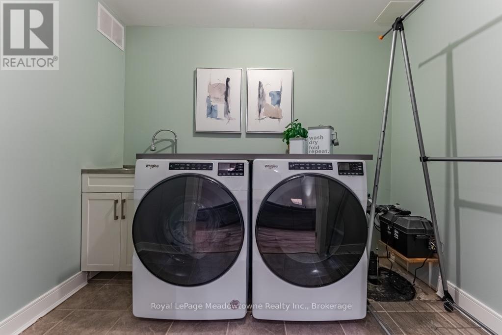 407 Baverstock Crescent, Milton (Cl Clarke), ON