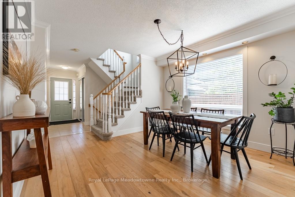 407 Baverstock Crescent, Milton (Cl Clarke), ON