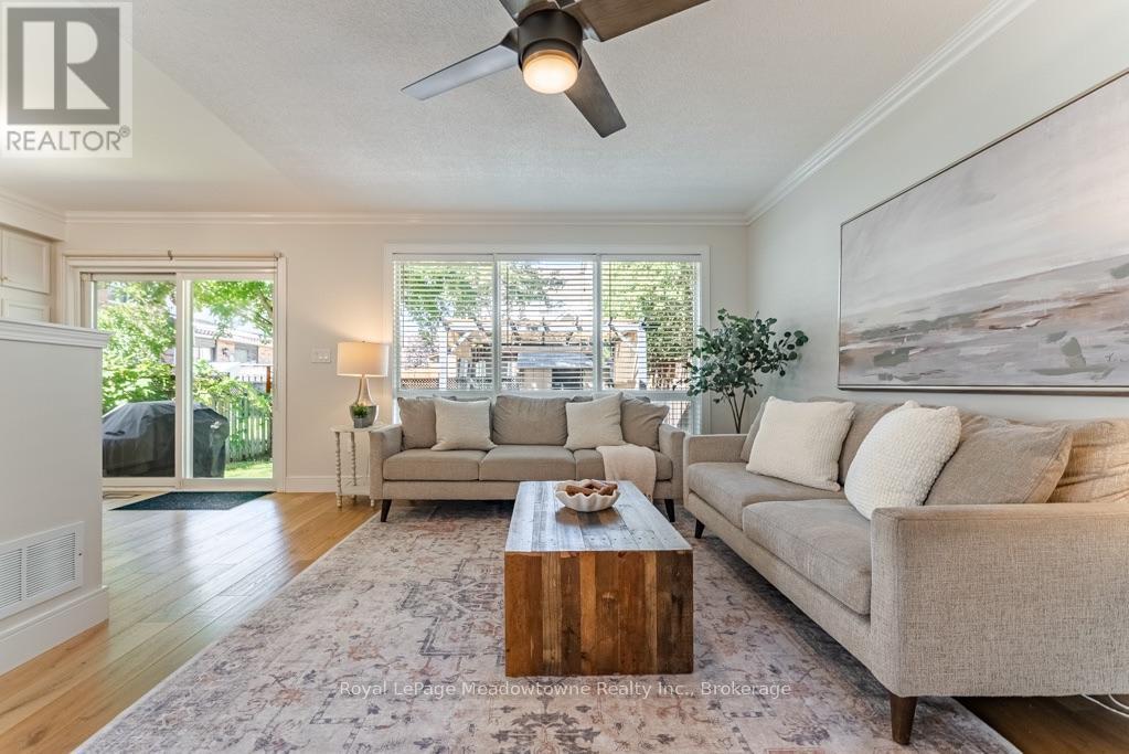407 Baverstock Crescent, Milton (Cl Clarke), ON