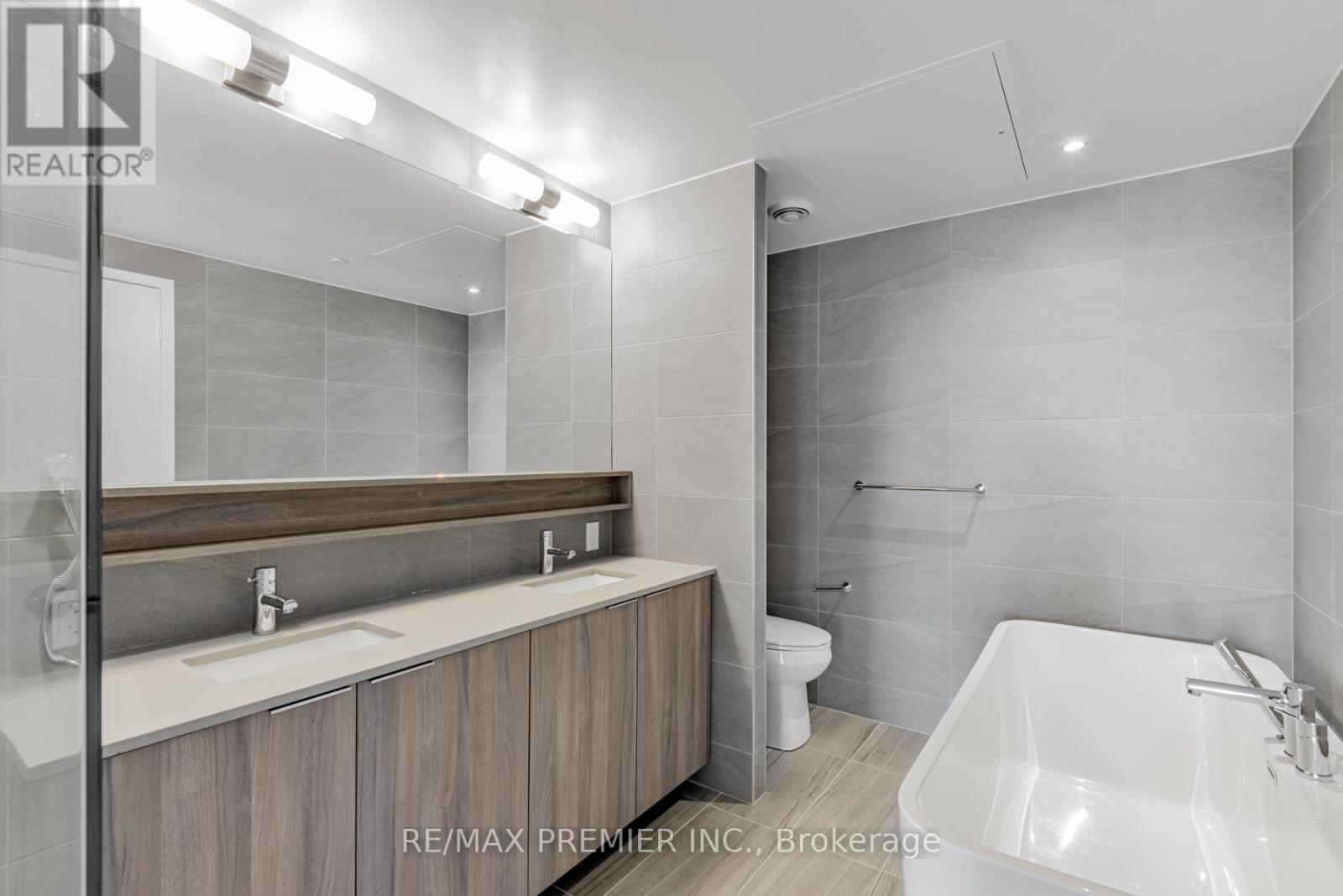 Th17 - 7 Buttermill Avenue, Vaughan, ON