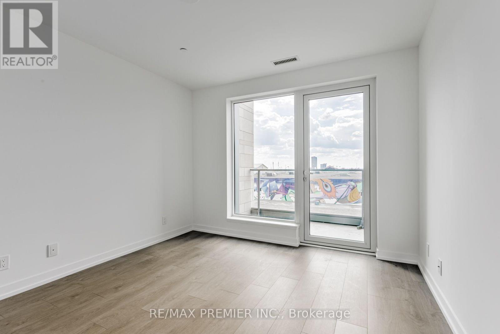Th17 - 7 Buttermill Avenue, Vaughan, ON